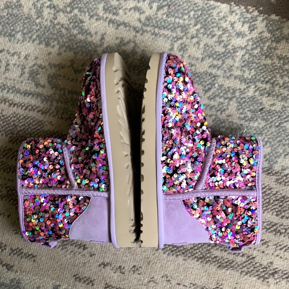 🆕UGG MINI SEQUIN BOOTS - Picture 9 of 10